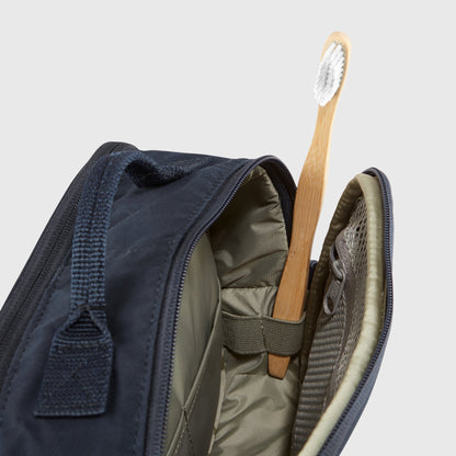 KÅNKEN TOILETRY BAG - US 5533