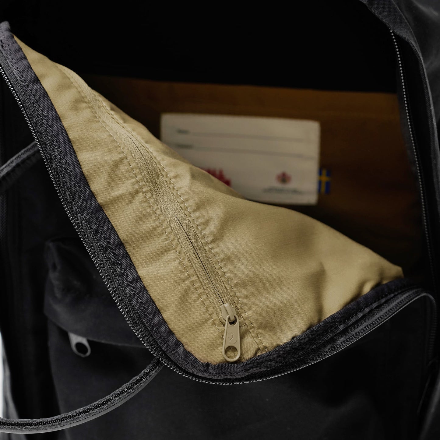 KÅNKEN NO. 2 BLACK LAPTOP 15 - US 7024